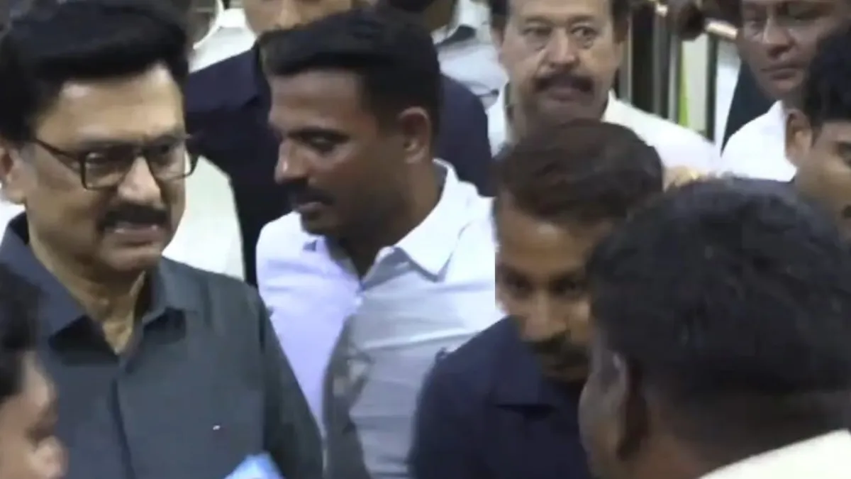 லண்டன் சுற்றுப்பயணம் ஓவர்.. சென்னை வந்தார் முக ஸ்டாலின்.. திமுகவினர் உற்சாக வரவேற்பு