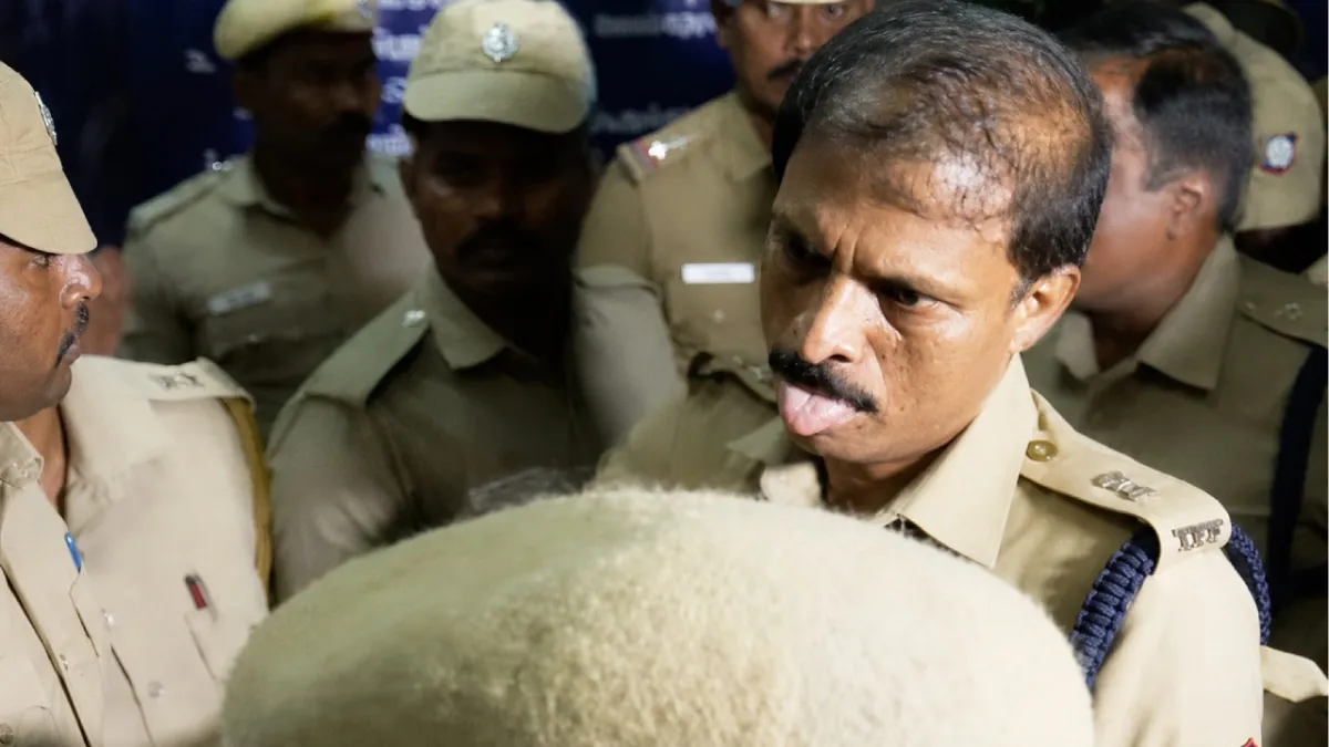 நீயெல்லாம் ரிப்போர்ட்டரா? நாக்கை துருத்தி மிரட்டல் விடுத்த தூத்துக்குடி ஏடிஎஸ்பி! தூத்துக்குடி பரபர!