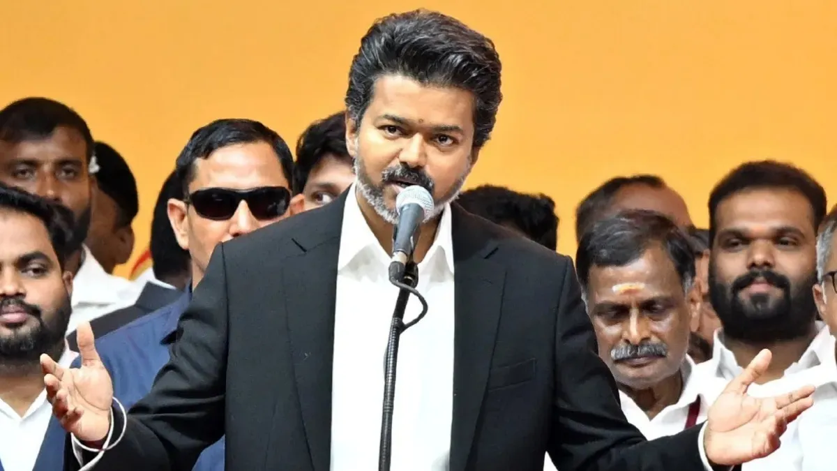3 பேரை நீக்க முடிவு.. லண்டனில் இருந்து திரும்பியதும் தவெக அமைச்சரவையை மாற்றும் விஜய்! லிஸ்டில் யார்?
